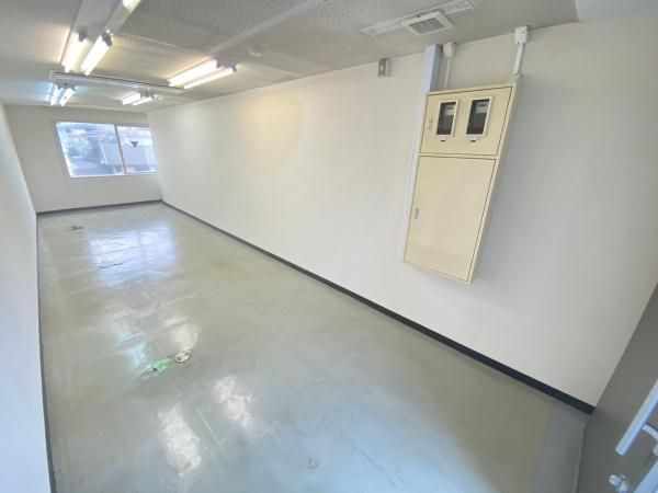 �y�����E���r���O�z�@