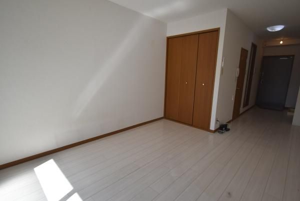 �y�����E���r���O�z�@