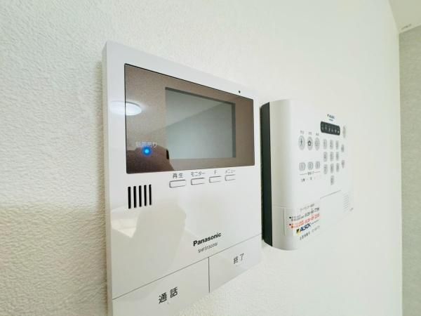 �y�Z�L�����e�B�z�@