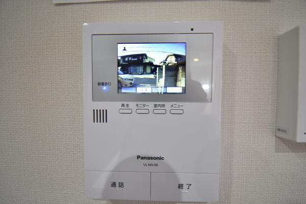 �y�Z�L�����e�B�z�@