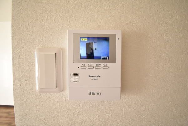 �y�Z�L�����e�B�z�@