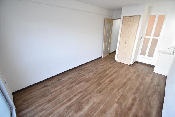 �y�����E���r���O�z�@