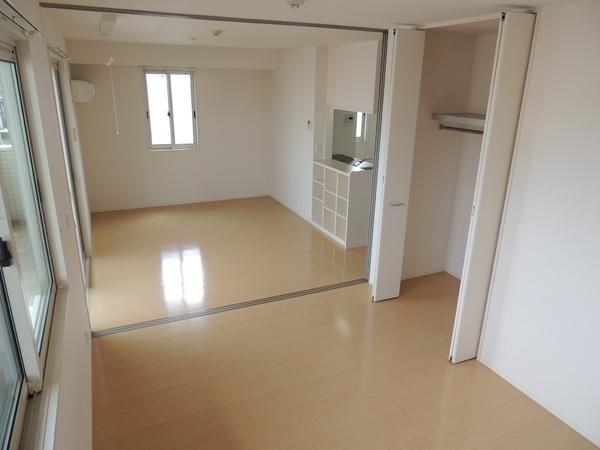 �y�����E���r���O�z�@