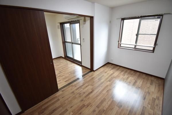 �y�����E���r���O�z�@���d�l�ʐ^