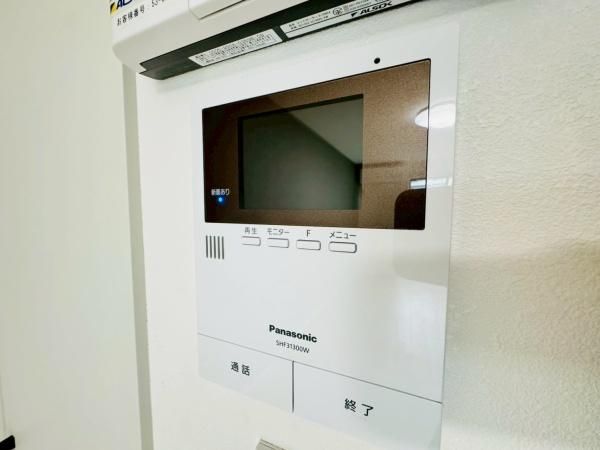 �y�Z�L�����e�B�z�@