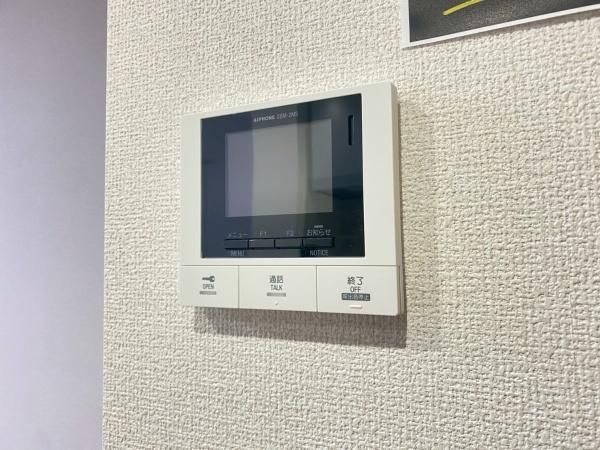 �y�Z�L�����e�B�z�@