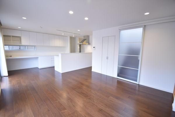 �y�����E���r���O�z�@