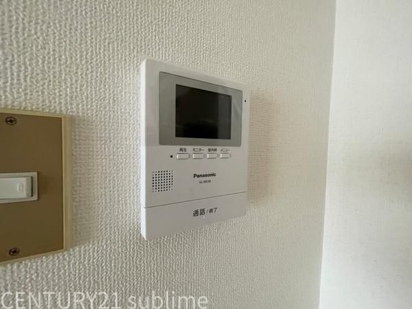 �y�Z�L�����e�B�z�@