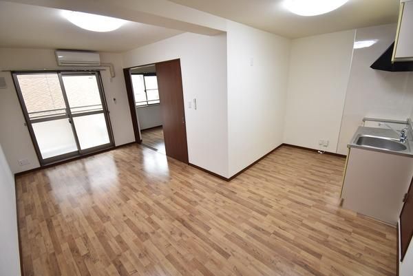 �y�����E���r���O�z�@���d�l�ʐ^