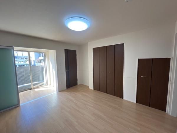 �y�����E���r���O�z�@