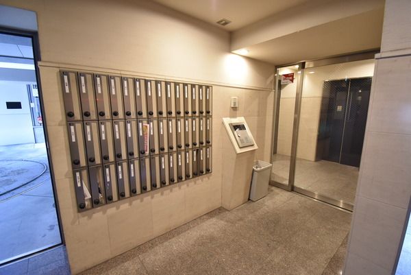 �y�Z�L�����e�B�z�@