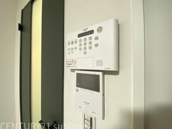 �y�Z�L�����e�B�z�@