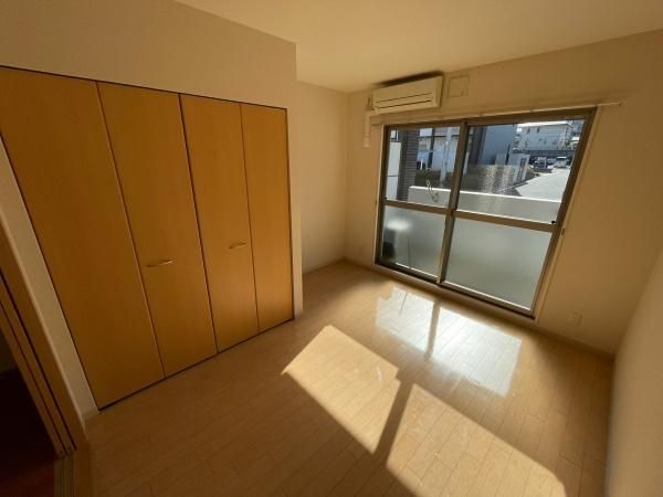 �y�����E���r���O�z�@