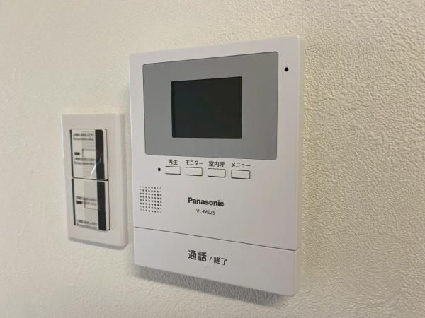 �y�Z�L�����e�B�z�@