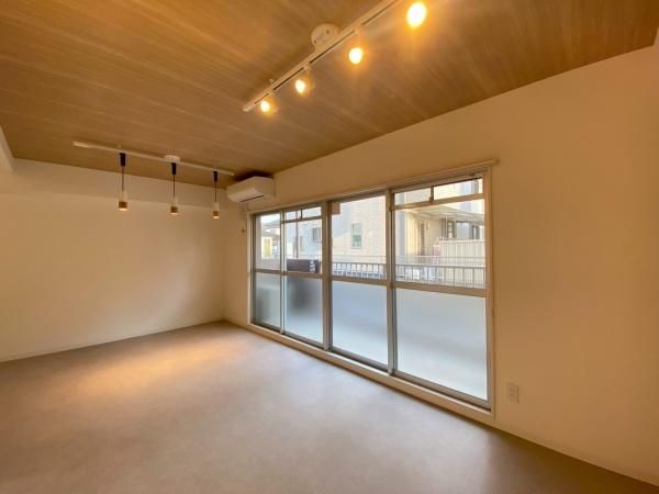 �y�����E���r���O�z�@