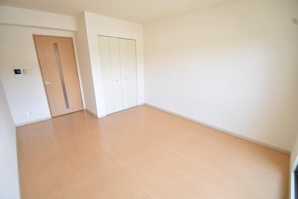 �y�����E���r���O�z�@