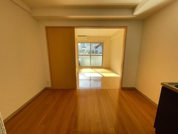 �y�����E���r���O�z�@