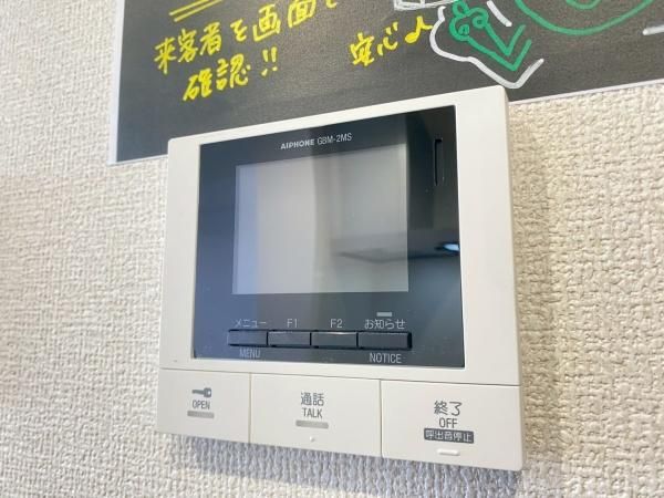 �y�Z�L�����e�B�z�@