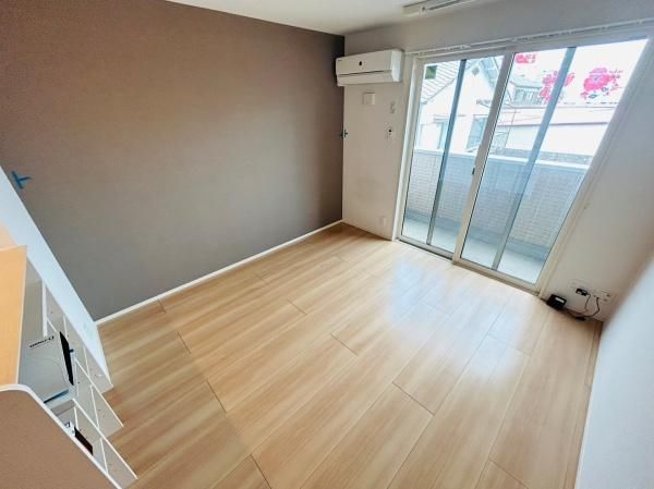 �y�����E���r���O�z�@