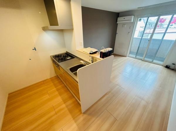 �y�����E���r���O�z�@