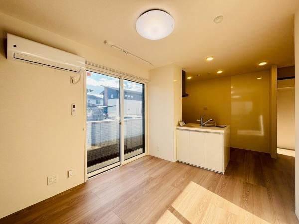 �y�����E���r���O�z�@