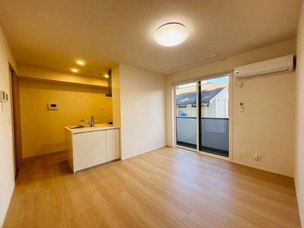 �y�����E���r���O�z�@