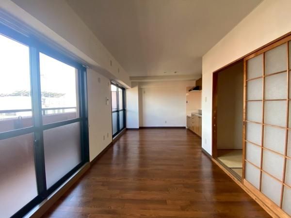 �y�����E���r���O�z�@