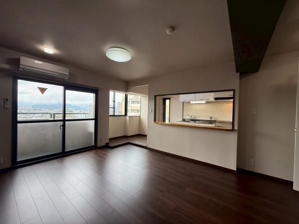 �y�����E���r���O�z�@