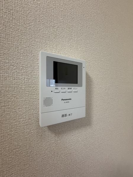 �y�Z�L�����e�B�z�@