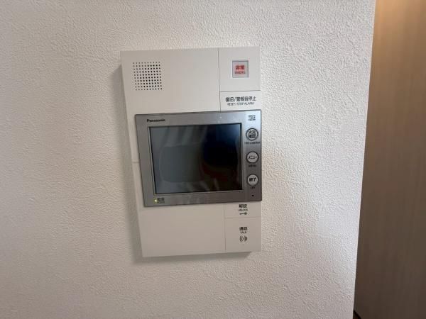 �y�Z�L�����e�B�z�@