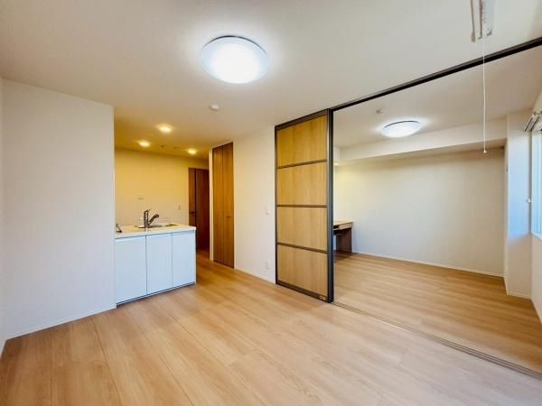 �y�����E���r���O�z�@