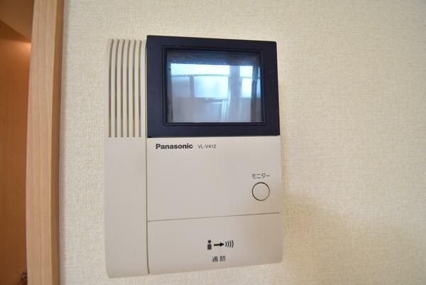 �y�Z�L�����e�B�z�@