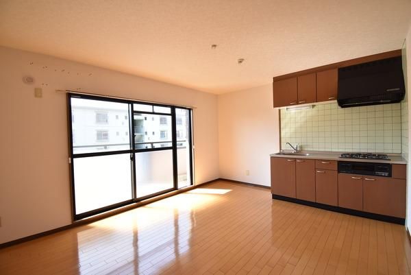 �y�����E���r���O�z�@���d�l�ʐ^