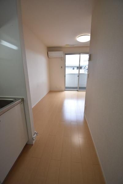 �y�����E���r���O�z�@