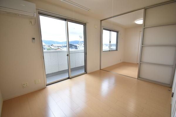 �y�����E���r���O�z�@