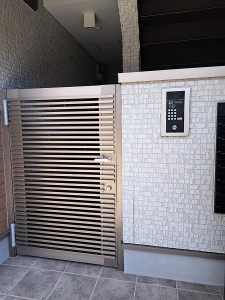 �y�Z�L�����e�B�z�@