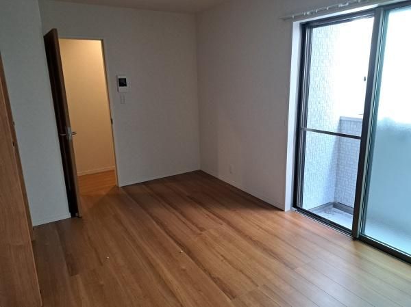 �y�����E���r���O�z�@