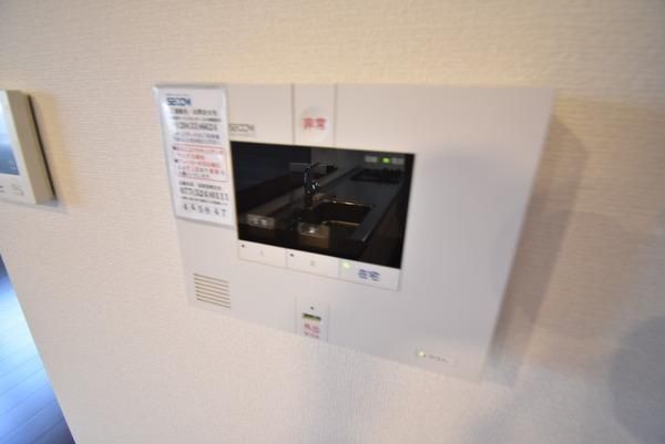 �y�Z�L�����e�B�z�@