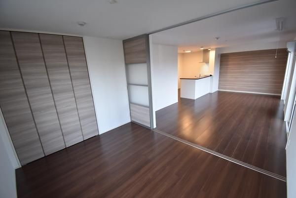 �y�����E���r���O�z�@