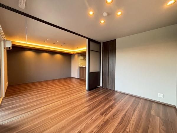 �y�����E���r���O�z�@