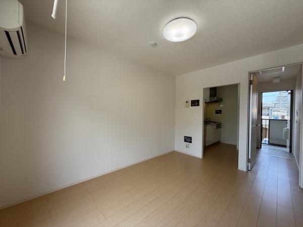 �y�����E���r���O�z�@