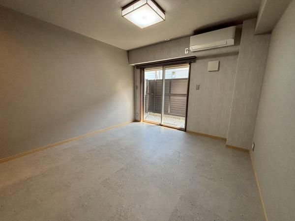 �y�����E���r���O�z�@