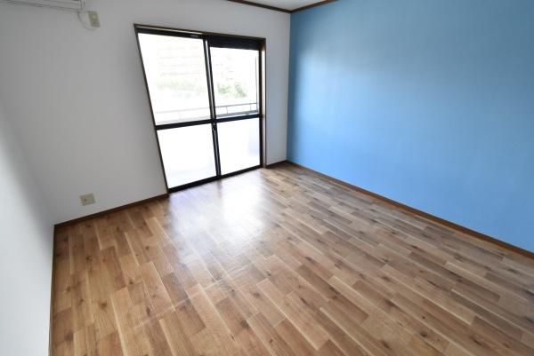 �y�����E���r���O�z�@