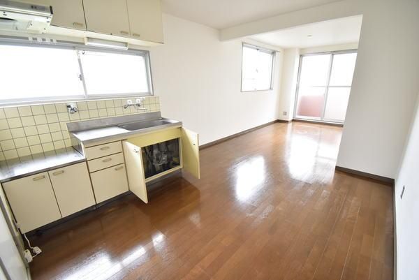 �y�����E���r���O�z�@