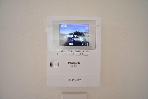 �y�Z�L�����e�B�z�@