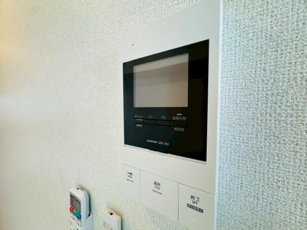 �y�Z�L�����e�B�z�@