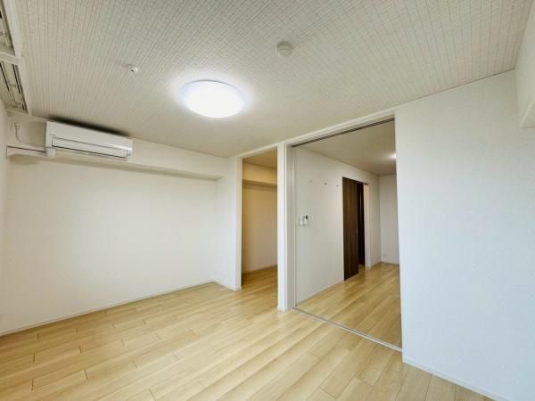 �y�����E���r���O�z�@