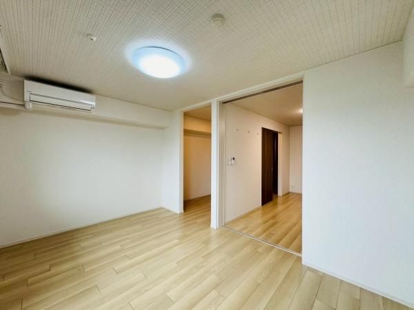 �y�����E���r���O�z�@