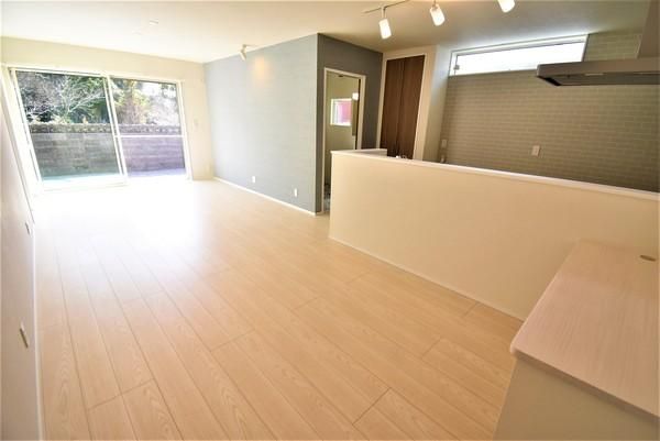 �y�����E���r���O�z�@