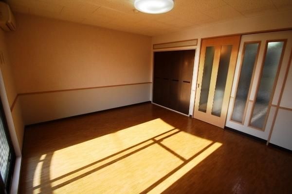 �y�����E���r���O�z�@